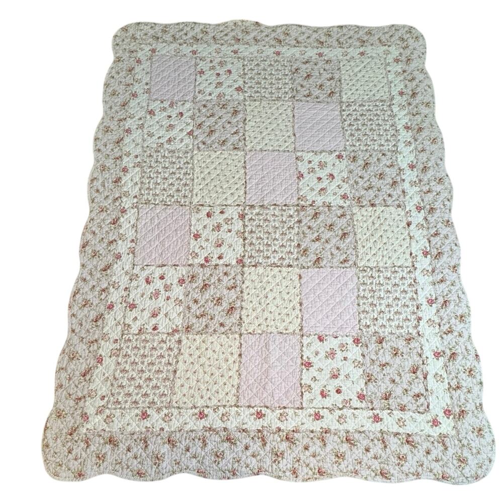 VTG Shabby Chic Pink Floral Antique Rose Patchwork Quilt Blanket Twin Scalloped